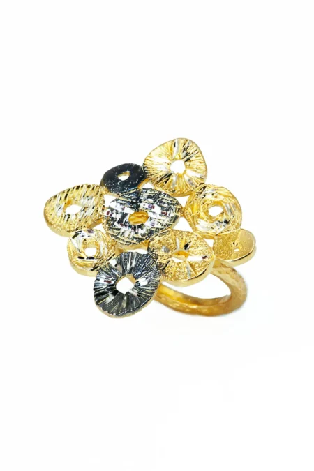 Χειροποίητα κοσμήματα | Επίχρυσο ασημένιο δαχτυλίδι με διαμαντάρισμα και λεπτομέρεια με μαύρη επιπλατίνωση main