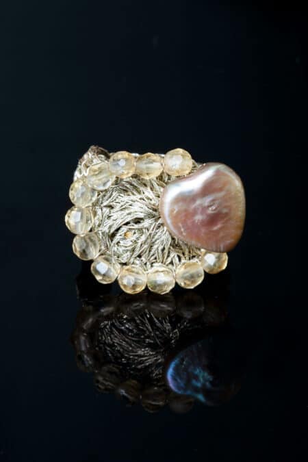 Πλεκτό ασημένιο δαχτυλίδι με χρυσόνημα, μαργαριτάρια και χαλαζία gallery 1