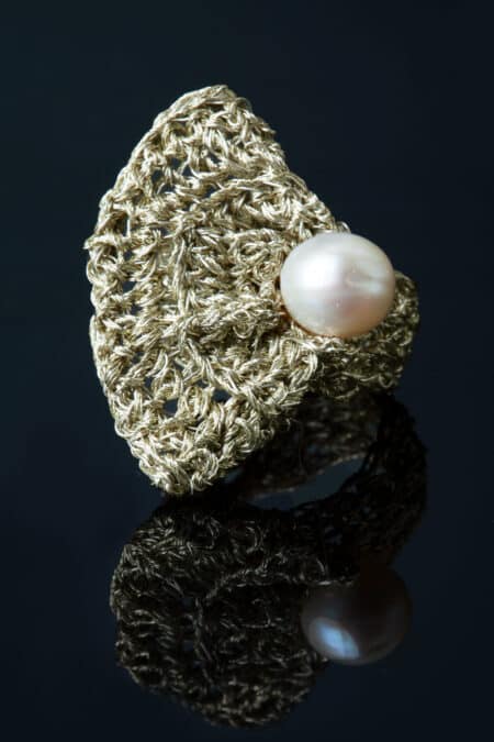 Πλεκτό ασημένιο δαχτυλίδι με χρυσόνημα και μαργαριτάρι main