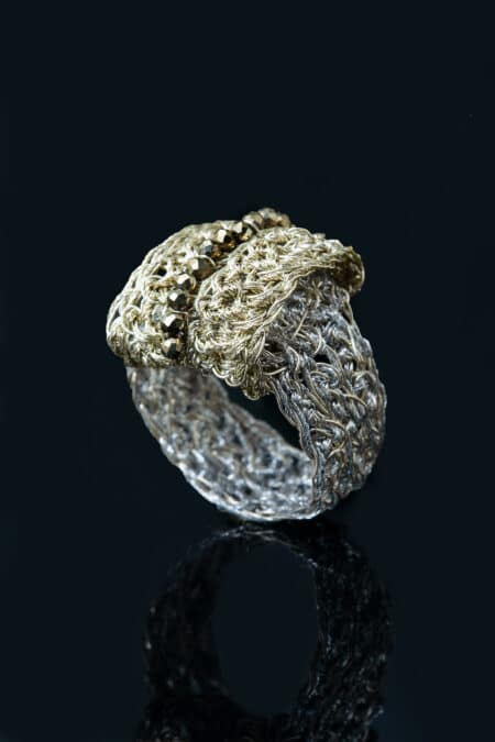 Πλεκτό ασημένιο δαχτυλίδι με χρυσόνημα, και σιδηροπυρίτη main