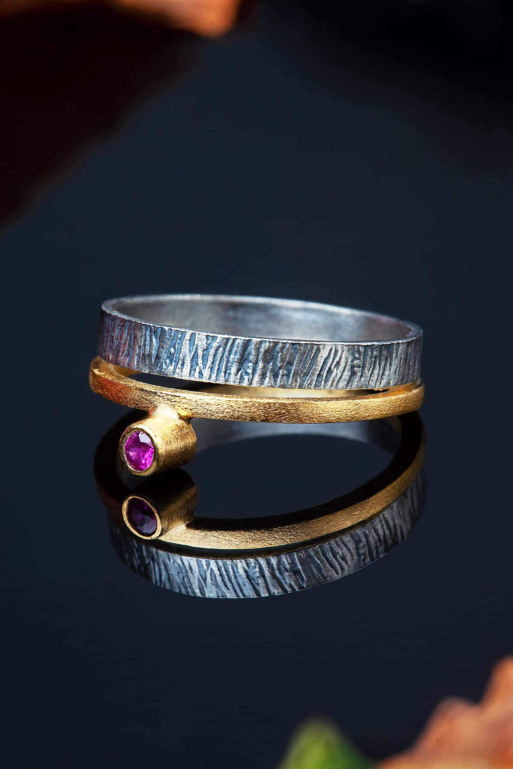 Ασημένιο δαχτυλίδι με επιχρυσωμένη λεπτομέρεια και ζιργκόν gallery 1