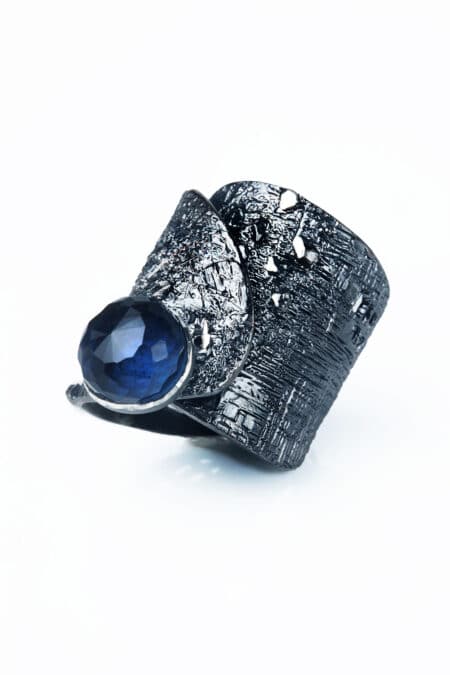 Χειροποίητα κοσμήματα | Επιπλατινωμένο ασημένιο δαχτυλίδι με διαμαντάρισμα και κρύσταλλο main