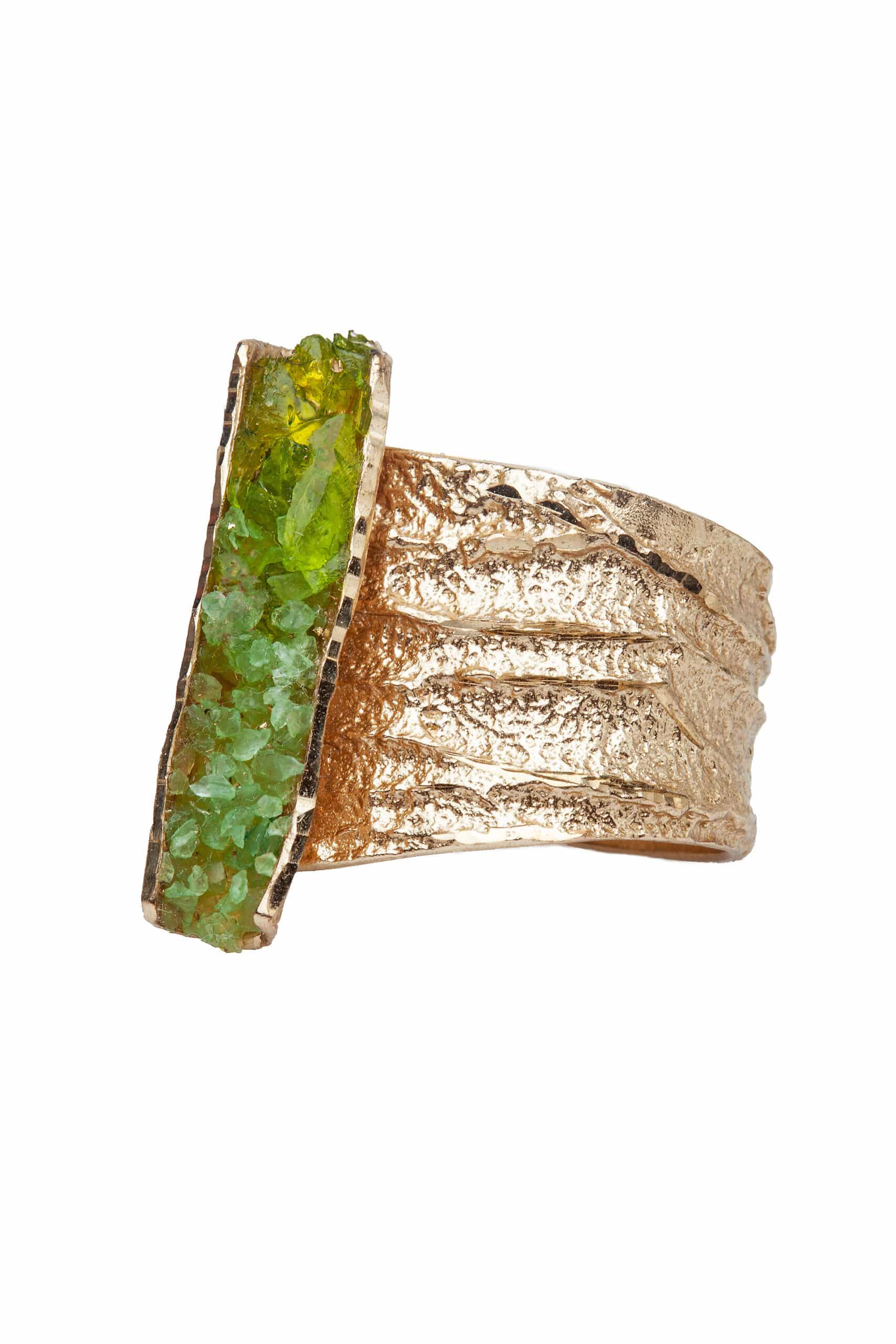 Χειροποίητα κοσμήματα | Ιδιαίτερο δαχτυλίδι από ορείχαλκο με πράσινους κρυστάλλους gallery 1