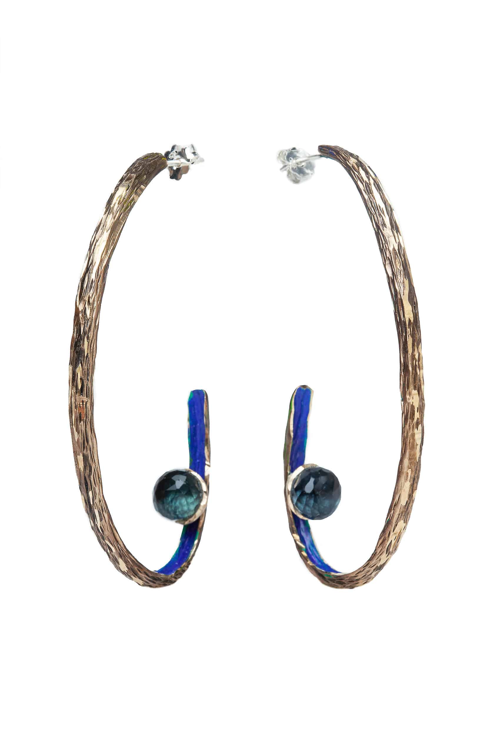 Χειροποίητα κοσμήματα | Ιδιαιτεροι οβάλ κρίκοι από ορείχαλκο με μπλε ηλεκτρίκ πατίνα και μπλε κρυστάλλους main