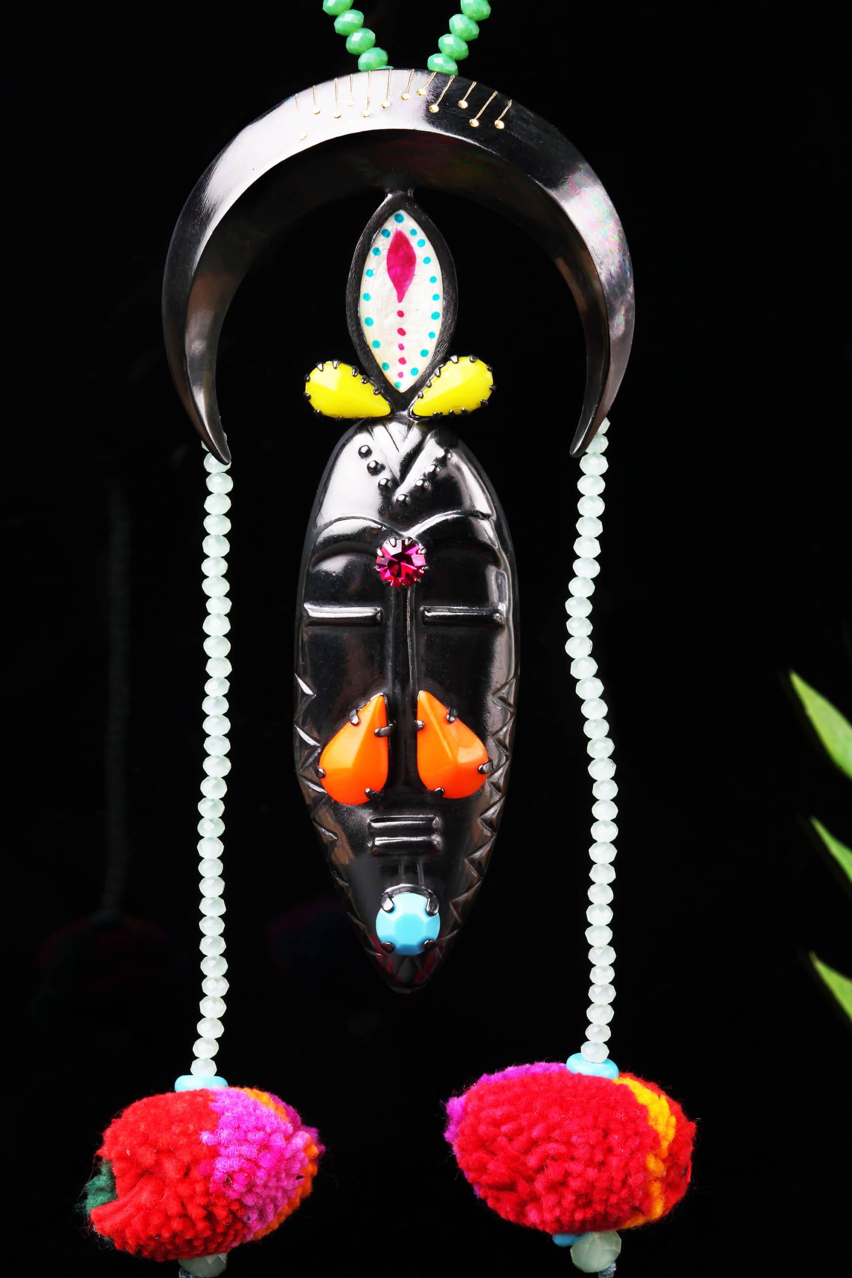 Χειροποίητα κοσμήματα | Μακρύ κολιέ από ορείχαλκο με μαύρη επιπλατίνωση και χάραξη, συνδυασμένο με κρύσταλλα swarovski, γυάλινα στοιχεία, μεταξωτά κορδόνια και πον πον gallery 2