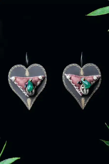 Χειροποίητα κοσμήματα | Σκουλαρίκια από ορείχαλκο με μαύρη επιπλατίνωση, χάραξη, μαργαριτάρια, βελούδινα στοιχεία και πράσινο αχάτη gallery 2