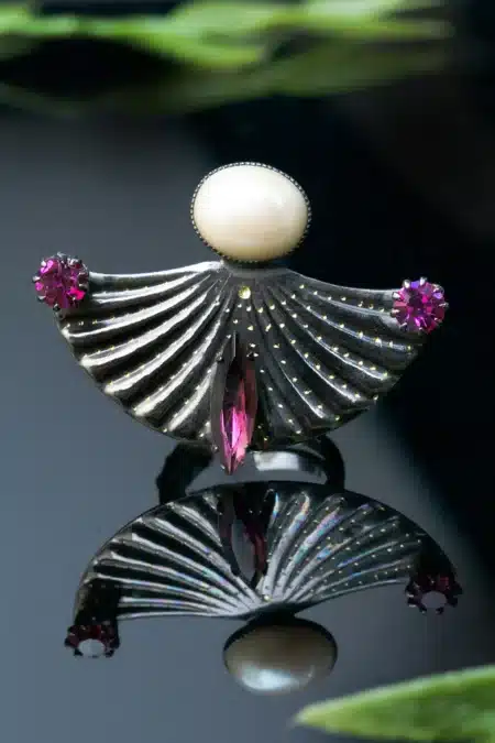 Χειροποίητα κοσμήματα | Βεντάλια δαχτυλίδι με κρύσταλλα swarovski και μαργαριτάρι gallery 1