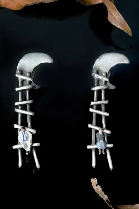 Ασημένια σκουλαρίκια, σκάλες στο φεγγάρι main