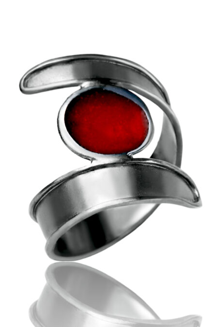 Ασημένιο δαχτυλίδι με οξείδωση και κόκκινο σμάλτο main
