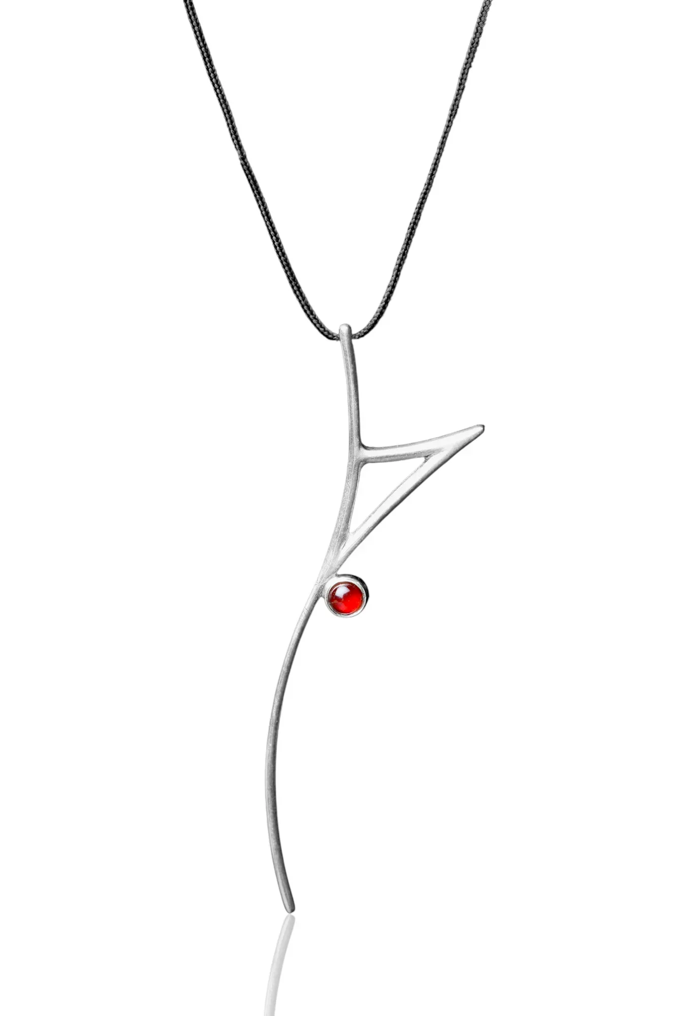 Handmade Jewellery | Geometric handmade minimal necklace with a garnet main