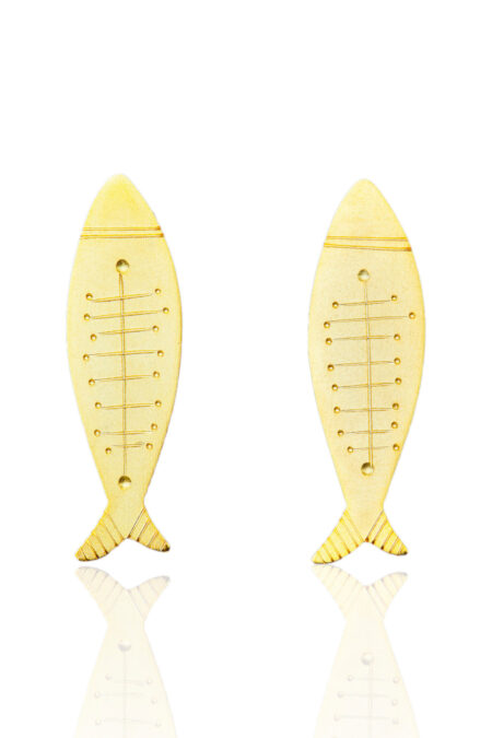 Χειροποίητα κοσμήματα | Ψάρια επίχρυσα σκουλαρίκια με χάραξη από ορείχαλκο main