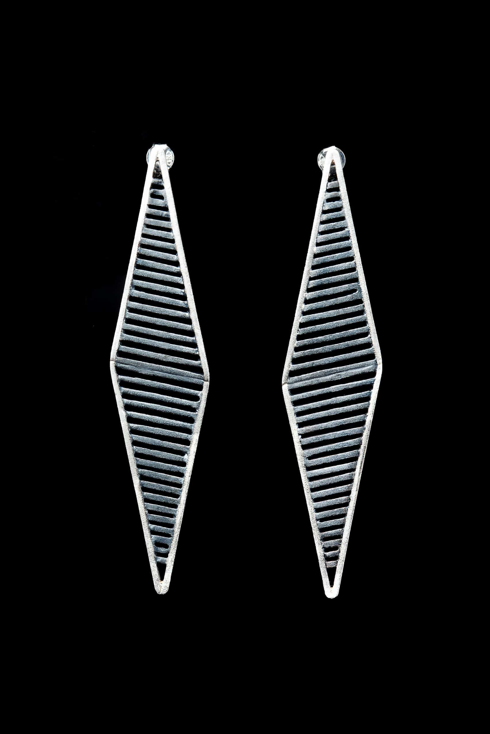 Geometrical diamond shaped oxidized silver earrings main