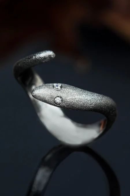 Snake black rhodium plated silver ring with zircon main