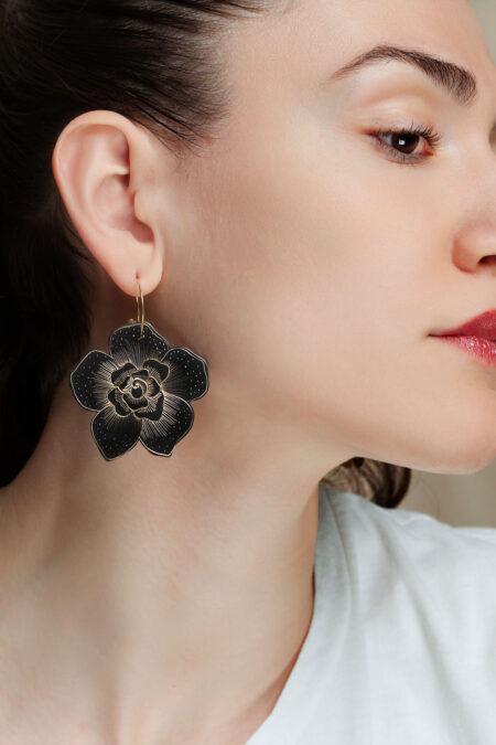 Flowers engraved bronze earrings gallery 1