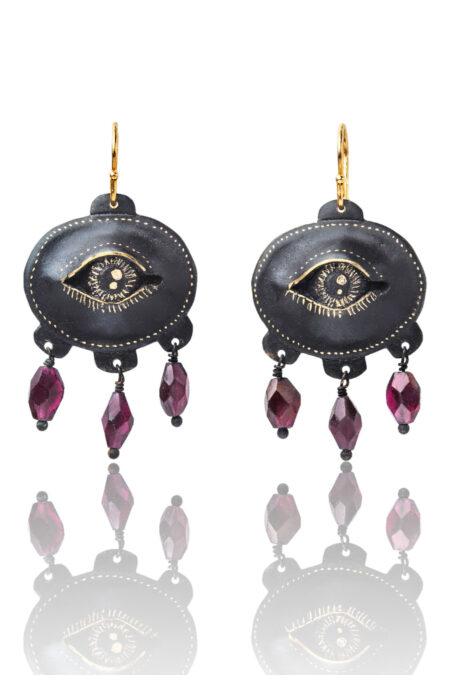 Handmade Jewellery | Eyes engraved bronze and silver earrings with garnet main