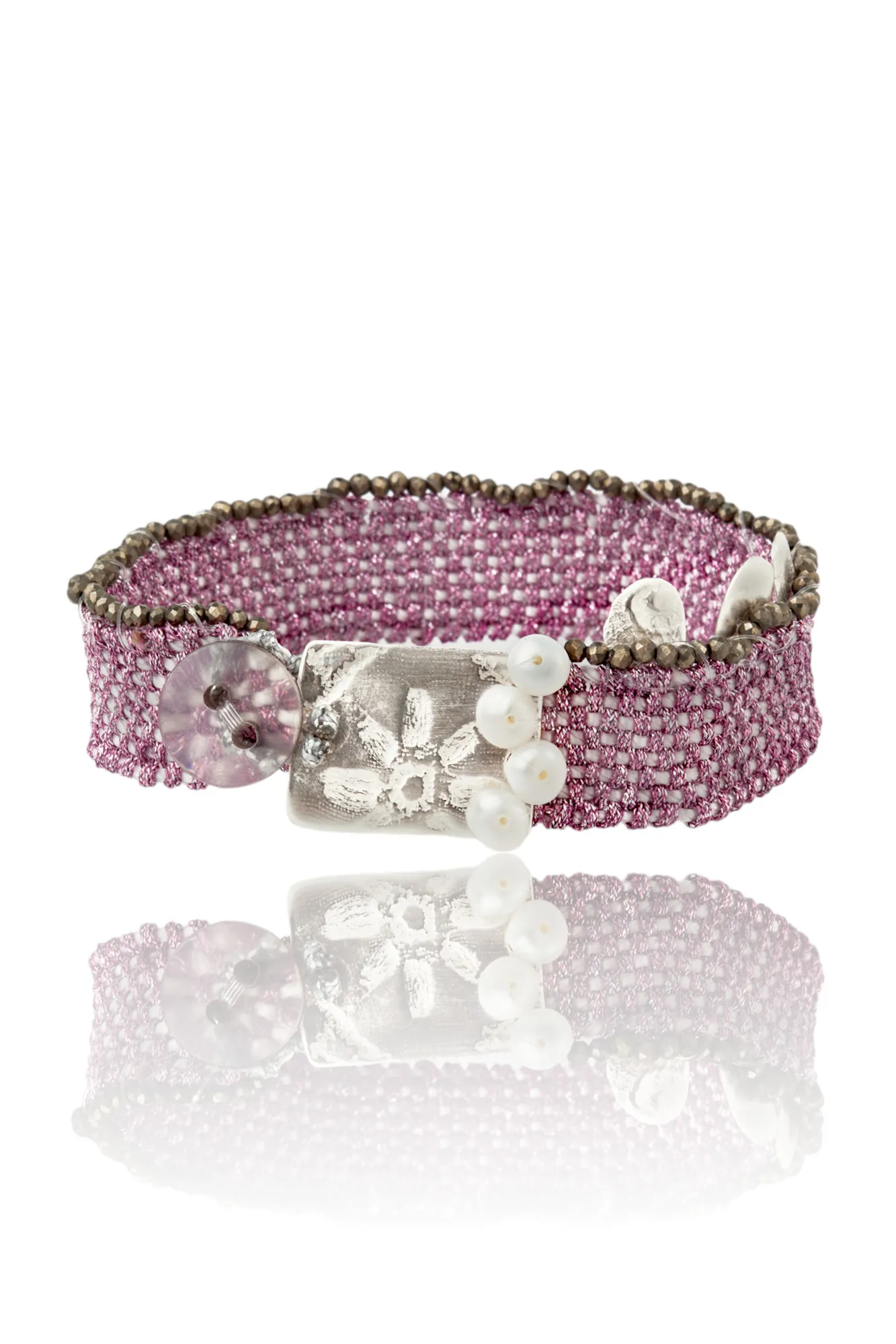 Χειροποίητα κοσμήματα | Υφαντό βραχιόλι με μαργαριτάρια, πυρίτη και επιπλατινωμένο ασήμι main