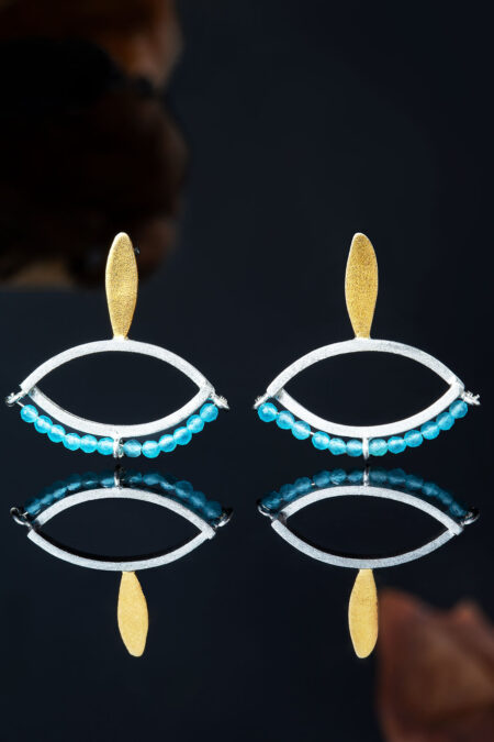 Minimal eye handmade silver earrings with aqua marine main