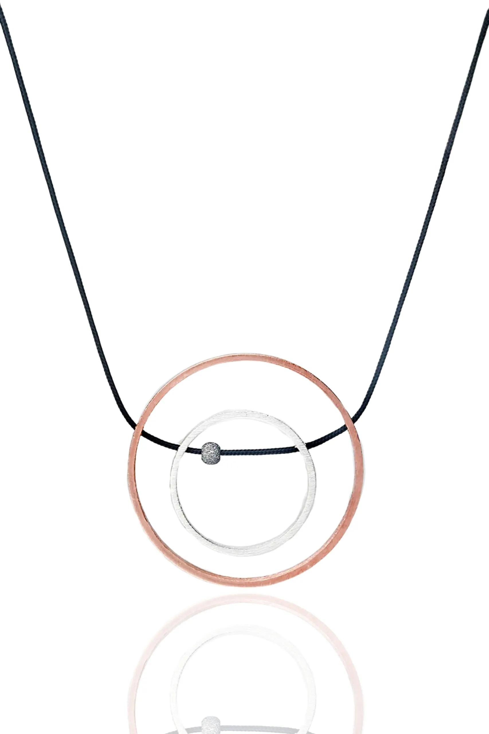 Χειροποίητα κοσμήματα | Μίνιμαλ γεωμετρικό κολιέ από ορείχαλκο με χρώματα επιμεταλλώσεων main