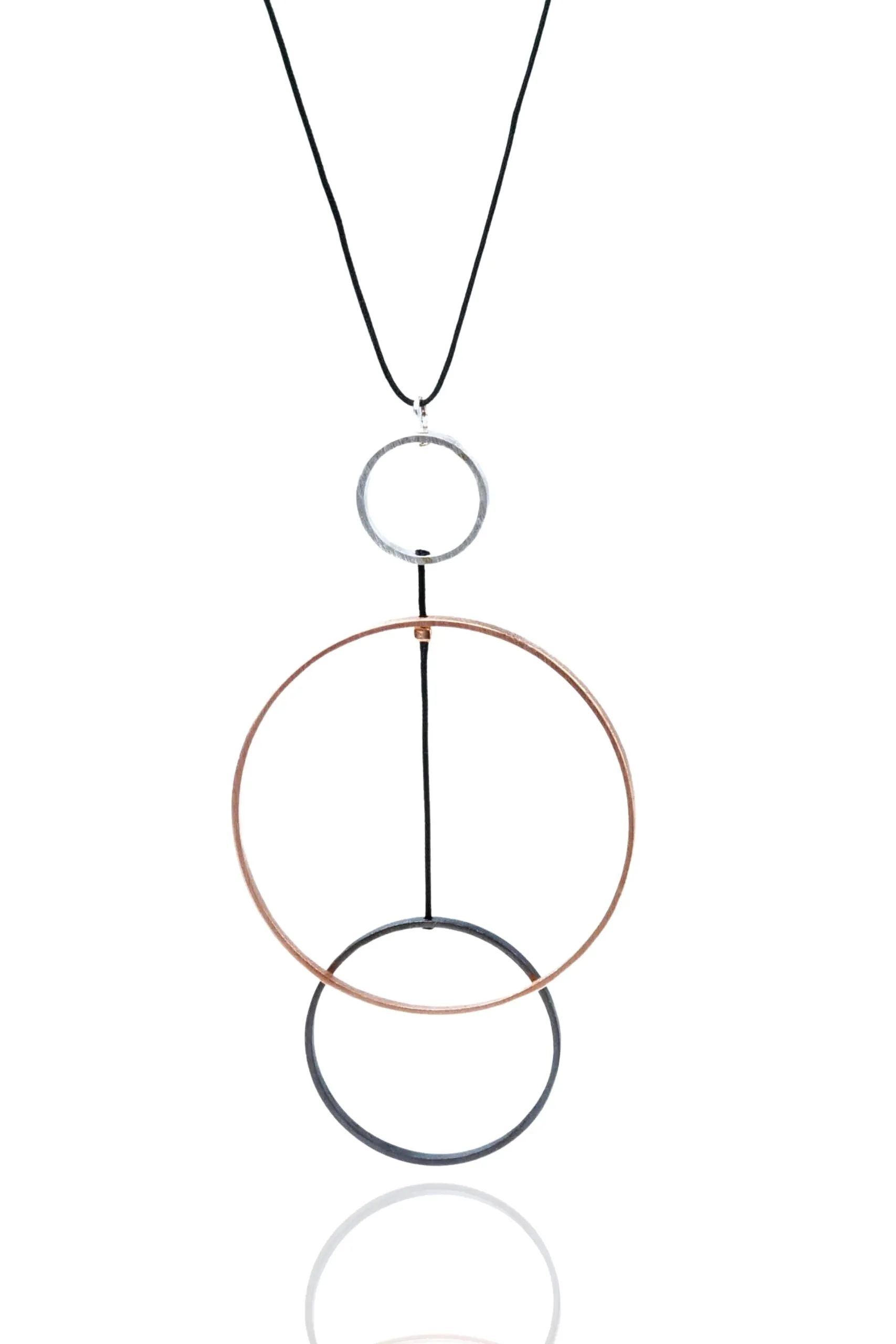 Χειροποίητα κοσμήματα | Μίνιμαλ γεωμετρικό κολιέ από ορείχαλκο με χρώματα επιμεταλλώσεων main