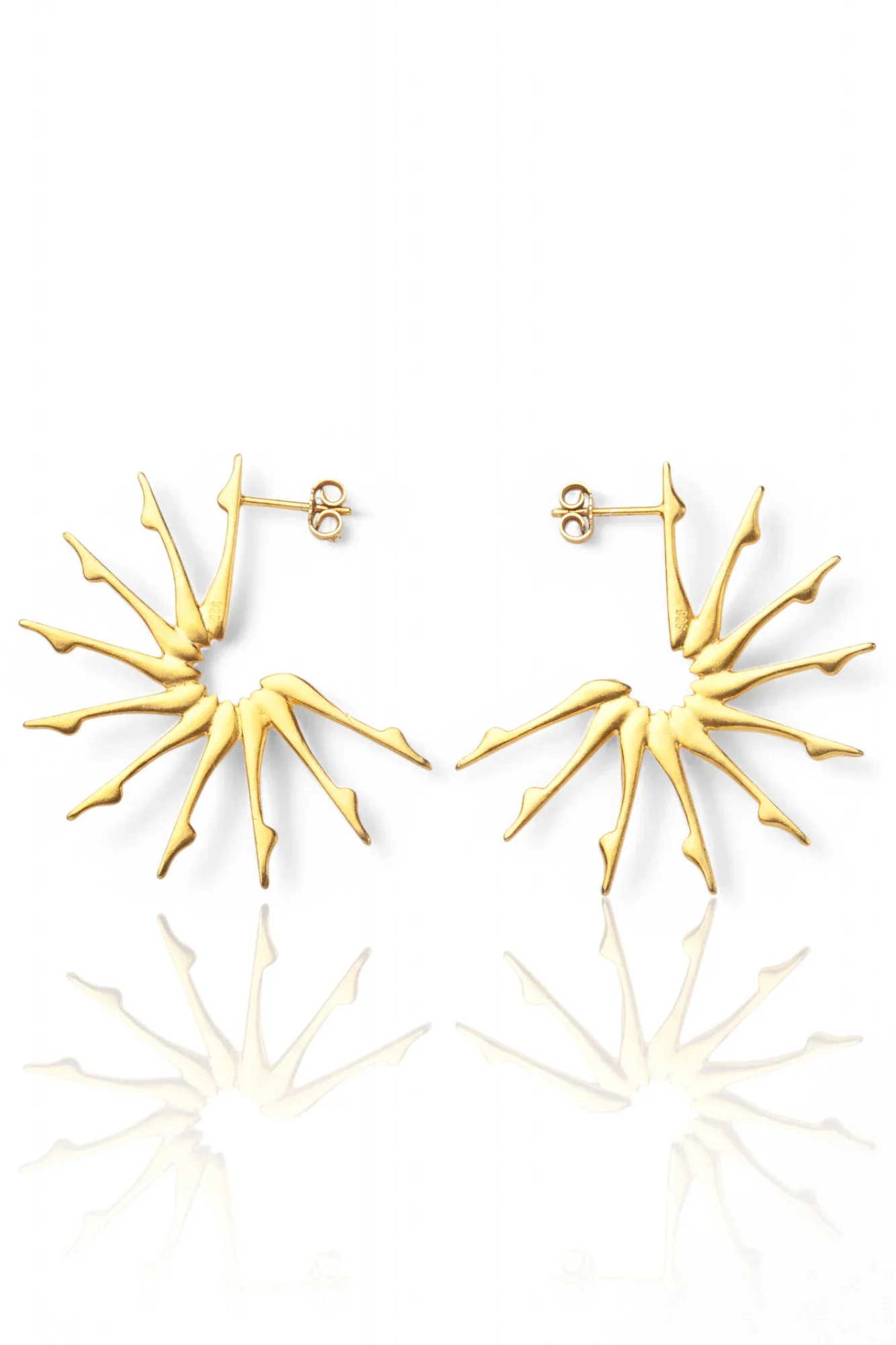 Χειροποίητα κοσμήματα | Γλυπτοί χειροποίητοι επιχρυσωμένοι ασημένιοι κρίκοι main